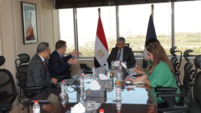 وزير السياحة والآثار يبحث مع رئيس مجلس إدارة شركة «سينيك الدولية» فرص الاستثمار في السياحة النيلية والبحرية بمصر