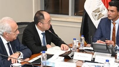 وزارة الصناعة بيحث مع الجانب الصيني التعاون الصناعي وإنشاء مصانع جديدة 