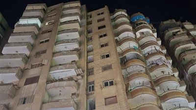 كارثة عقاري كفر طهرمس.. كيف تعاملت الحكومة والبرلمان مع أزمة إخلاء 60 أسرة بالجيزة؟