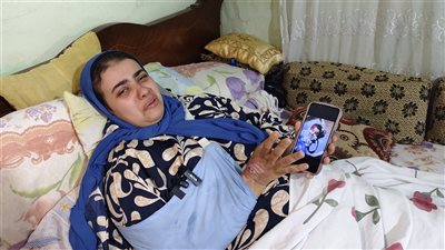 كنا بنشتري هدوم العيد.. سيارة تقتحم محلاً وتدهس أمًا وطفلها الرضيع