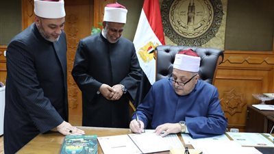 بتوجيهات الإمام الأكبر.. إعادة توزيع درجات نقطتين بامتحاني النحو والفيزياء لصالح طلاب الثانوية الأزهرية
