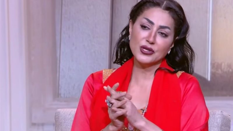 الفنانة وفاء عامر