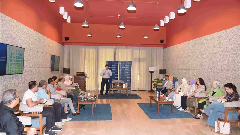 أستاذ بالجامعة الأمريكية يستكشف الأبعاد الأخلاقية للسيارات ذاتية القيادة|صور 