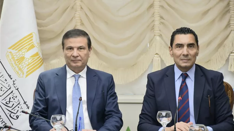 وزيرا الرياضة والزراعة يلتقيان مسؤولي الهيئة العامة لسباق الخيل لبحث خطط التطوير