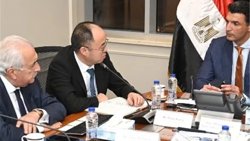 وزارة الصناعة بيحث مع الجانب الصيني التعاون الصناعي وإنشاء مصانع جديدة 
