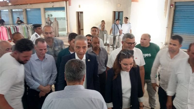 محافظ الجيزة أثناء
