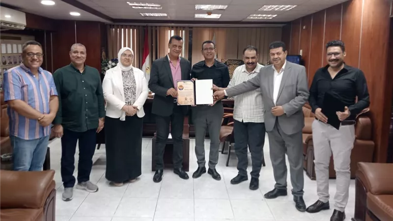 مديرتعليم سوهاج يكرم القائمين على مبادرة «بسيطة Baseta»