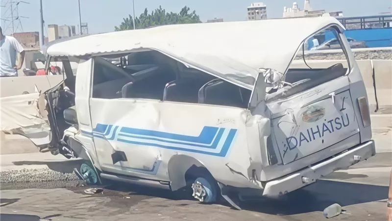 مصرع مسن و إصابة 3 أشخاص في تصادم ميكروباص بطريق المحمودية بالإسكندرية