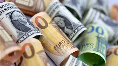 تراجع سعر الدولار نهاية تعاملات اليوم الأحد.. مدفوع بتدفقات استثمارية