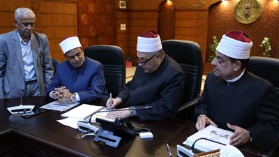 وكيل الأزهر يعتمد نتائج الشهادتين الابتدائية والإعدادية للعام الدراسي 2026
