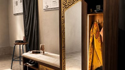 أثاث ذكي واستدامة بيئية.. إبداعات طلاب التصميم الداخلي بجامعة العاصمة