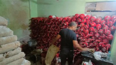 الجيزة تضبط منشأة لتعبئة طفايات الحريق بمواد مجهولة المصدر في إمبابة