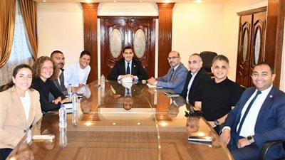 وزير الشباب والرياضة يبحث مع 