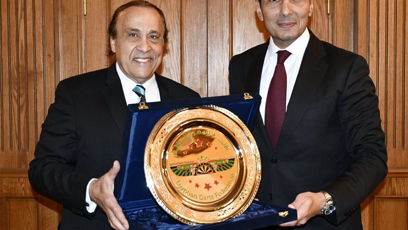  وزير الشباب والرياضة