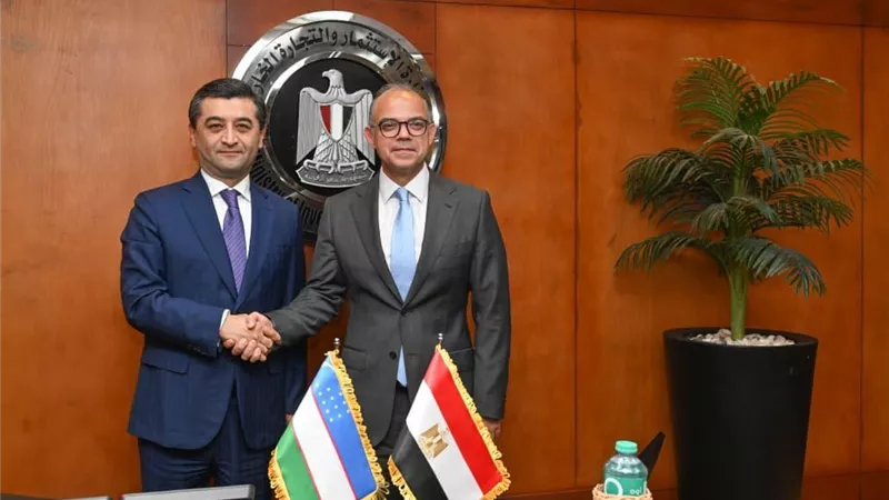 وزير الاستثمار والتجارة الخارجية يبحث مع نظيره الأوزبكستاني تعزيز التعاون الاستثماري والتجاري بين البلدين