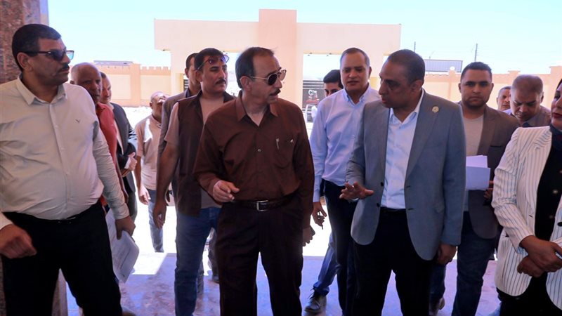 محافظ سوهاج أثناء