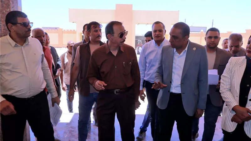 محافظ سوهاج يتفقد مشروعات حي الكوثر ويصدر قرارات عاجلة.. تفاصيل 