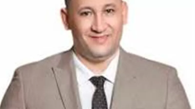 خبير اقتصادي يكشف أسباب استمرار تراجع سعر صرف الدولار مقابل الجنيه