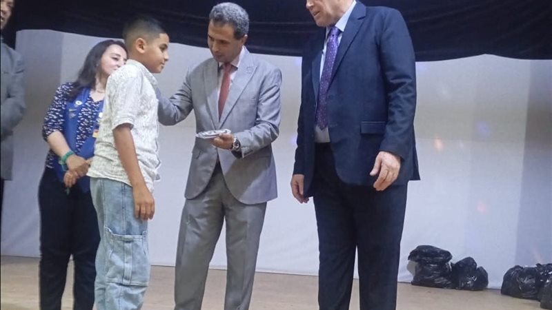جودة يوزع 2447 نظارة