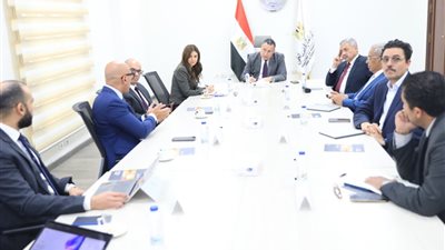 وزير التعليم العالي يناقش مستقبل التعليم الرقمي والذكاء الاصطناعي في الجامعات المصرية