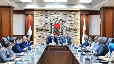 وزير التعليم ومحافظ سوهاج يناقشان انضباط امتحانات الثانوية العامة وخطة التوسع في المدارس