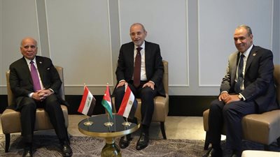 وزراء خارجية مصر والأردن والعراق يؤكدون أهمية تعزيز آلية التعاون الثلاثي في عمّان