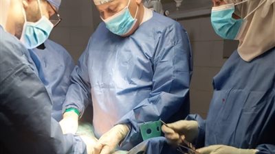 تدخلات جراحية دقيقة تنقذ مصابًا من نزيف داخلي وتعيد الأمل لمرضى العظام والمسالك