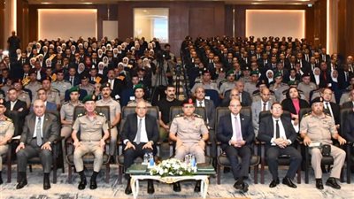الأكاديمية العسكرية تحتفل بتخرج الدورة التدريبية المجمعة للمرشحين للتعيين بعدد من الوزارات