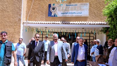 محافظ سوهاج يتابع انطلاق امتحانات الثانوية العامة من غرفة العمليات المركزيةويؤكدجاهزية اللجان