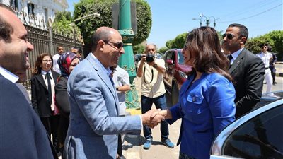 المنيا على موعد مع حراك ثقافي جديد.. وزيرة الثقافة تبحث خطط التوسع في الخدمات الإبداعية بالمحافظة