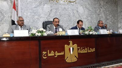 محافظ سوهاج يضع خارطةعمل القيادات المحلية الجديدة: تقييم شهري وحسم تجاه التقصير