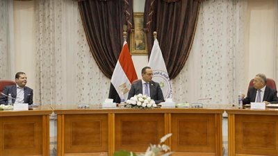 مجلس إدارة هيئة الرعاية الصحية يوافق  على مشروع الأجور الجديدة للعاملين.. ويحيله للمالية تمهيدًا للتنفيذ