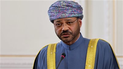 وزير الخارجية العماني: لا رسوم على عبور مضيق هرمز في الترتيبات المستقبلية