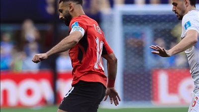 مباراة مصر وإيران.. خروج محمد صلاح وزيزو بديلا له