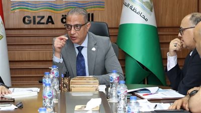 محافظ الجيزة يتابع مشكلات الكهرباء والصرف الصحي بالواحات ويصدر توجيهات جديدة