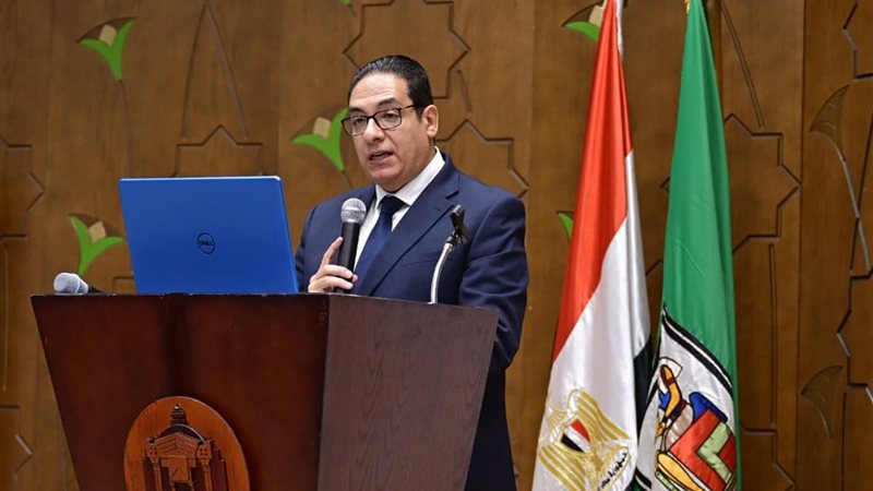 رئيس جامعة القاهرة