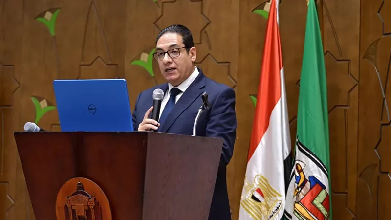 رئيس جامعة القاهرة يصدر قرارات بتعيين وتجديد تعيين 14 وكيلًا بالكليات