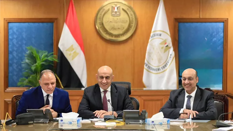 وزير التعليم يتابع انتظام أول أيام امتحانات الثانوية العامة من غرفة العمليات المركزية 
