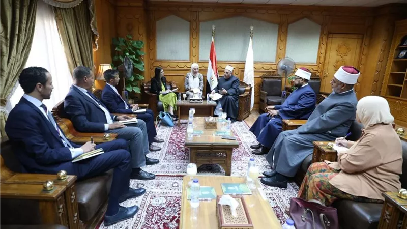الشيخ أيمن عبدالغني يبحث مع وفد اليونيسيف تعزيز التعاون في تطوير التعليم ودعم الطلاب الوافدين