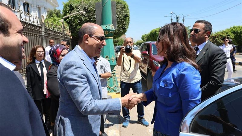 زيارة وزيرة الثقافة
