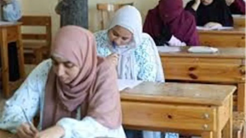 بمادة الصرف.. طلاب أدبي الأزهر يواصلون امتحانات الثانوية بنظام البوكليت
