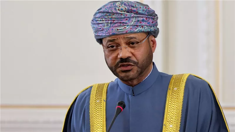 وزير الخارجية العماني: لا رسوم على عبور مضيق هرمز في الترتيبات المستقبلية