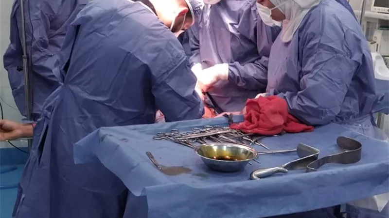 3 ساعات داخل العمليات تنقذ شابًا من الموت بمستشفى شربين