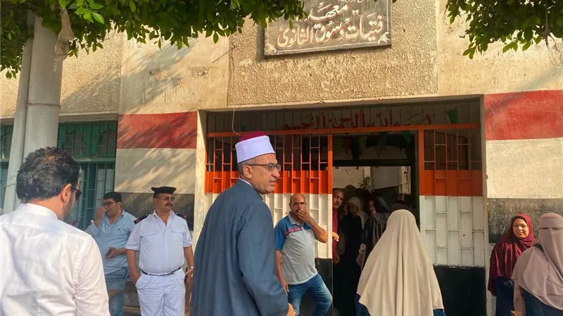 هدوء واستقرار بامتحان اللغة الأجنبية لطلاب العلمي بالثانوية الأزهرية بكفر الشيخ