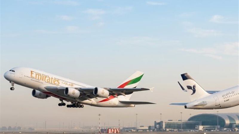 طائرة إماراتية