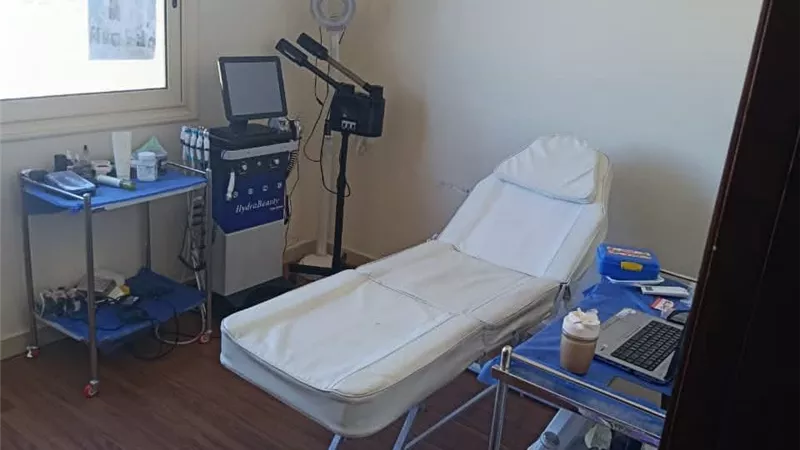 غلق وتشميع عيادات «اليجانزا» بالإسكندرية بعد ضبط سيدتين تنتحلان صفة طبيب