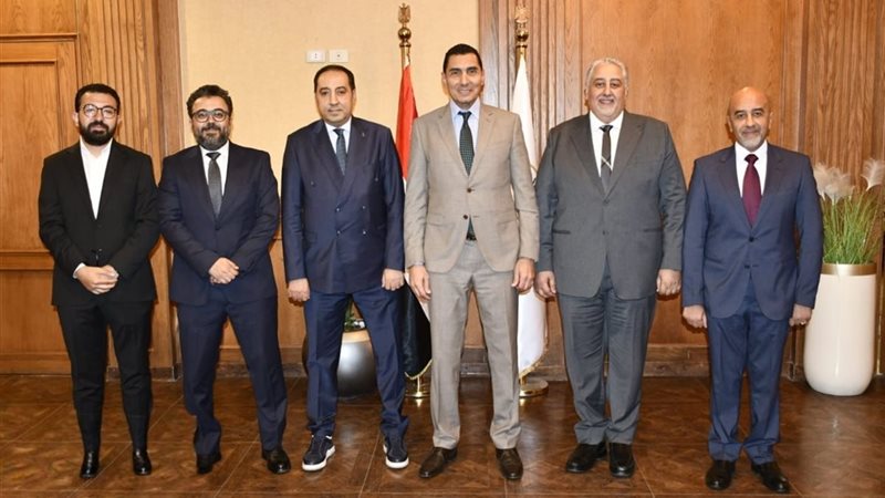 وزير الشباب والرياضة