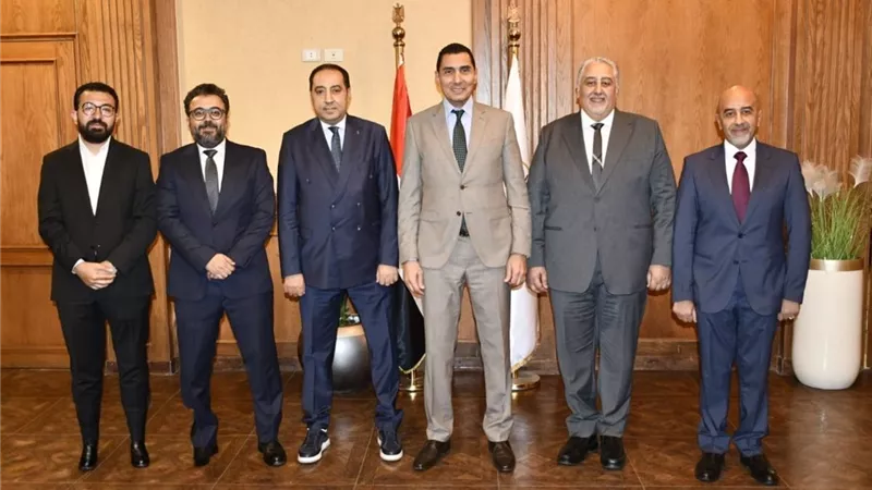 وزير الشباب يبحث دعم الأبطال الرياضيين مع «تاي هاوس» و«روابط الرياضية»