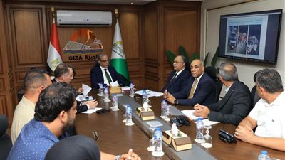 محافظ الجيزة: فض 8 أسواق عشوائية في إمبابة ودراسة تطبيق الجمع السكني تجريبيا
