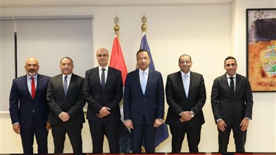 الاتصالات توقع تراخيص 